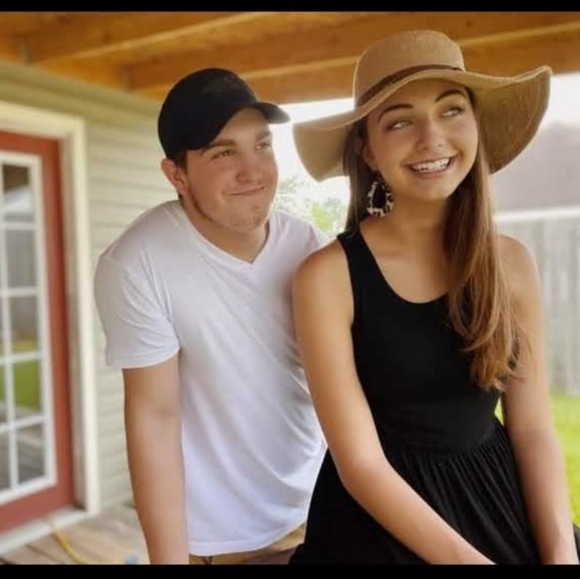 Meet your Posher, Erin! - Picture 4 of 16